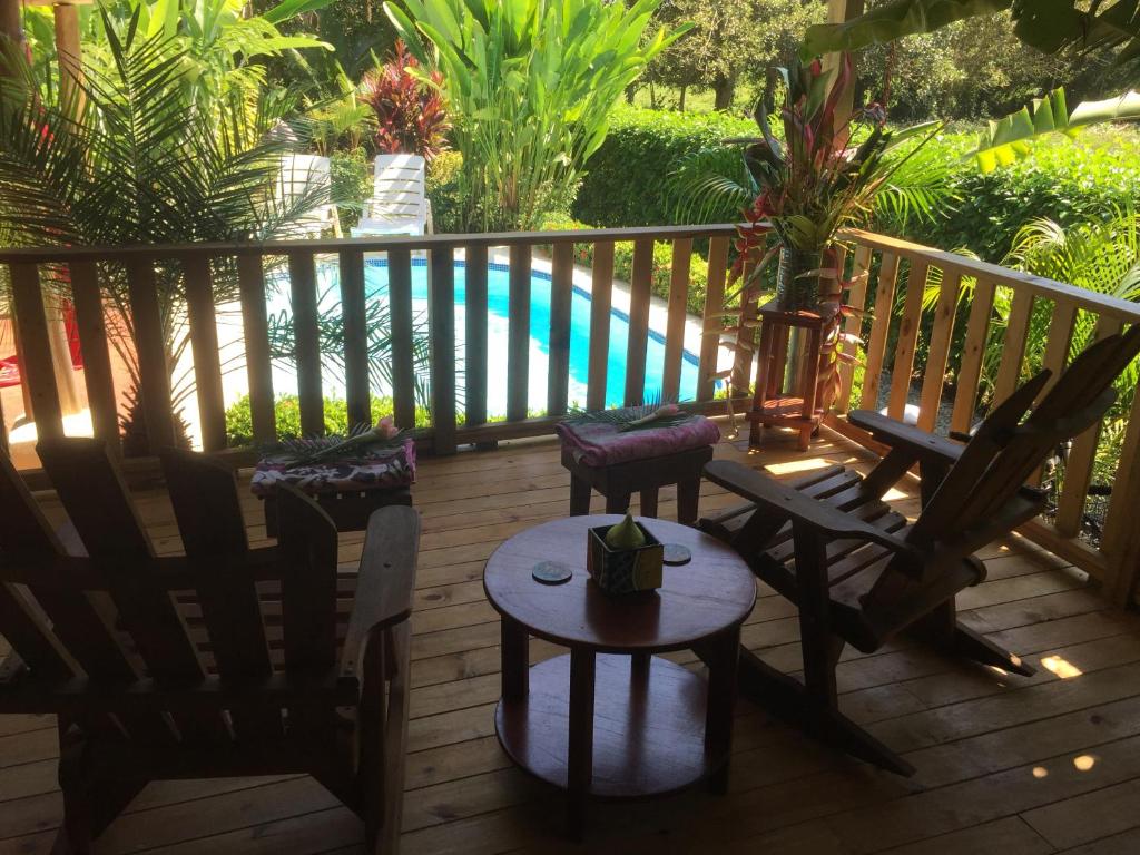 Vista de la piscina privada desde la terraza de Ocean Melody 1
